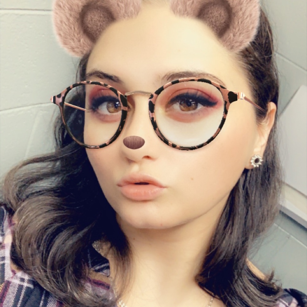 Meet your Posher, Hayley